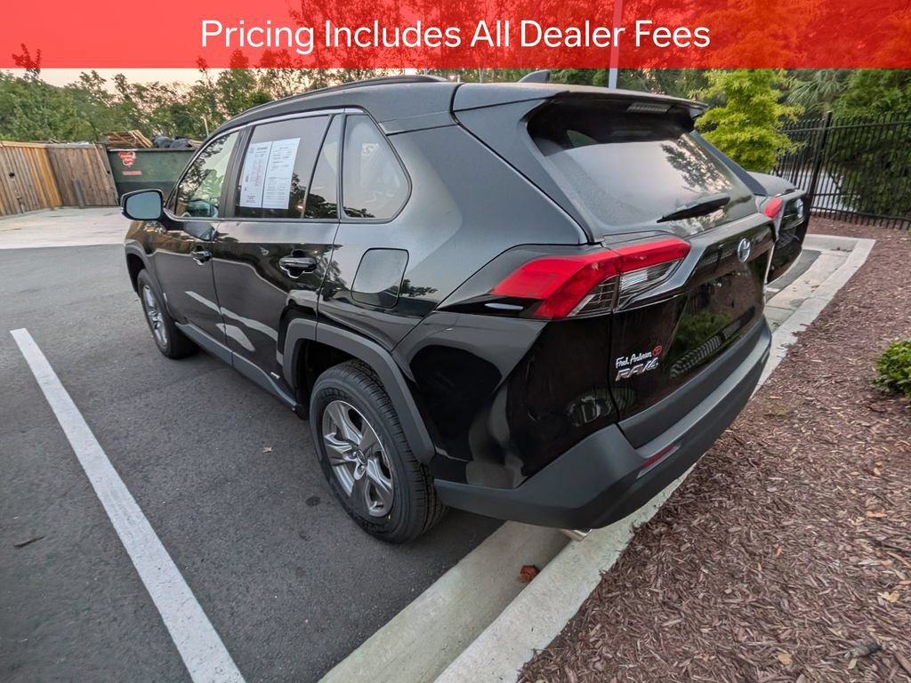 Used 2024 Toyota RAV4 XLE AWD/4WD image 5