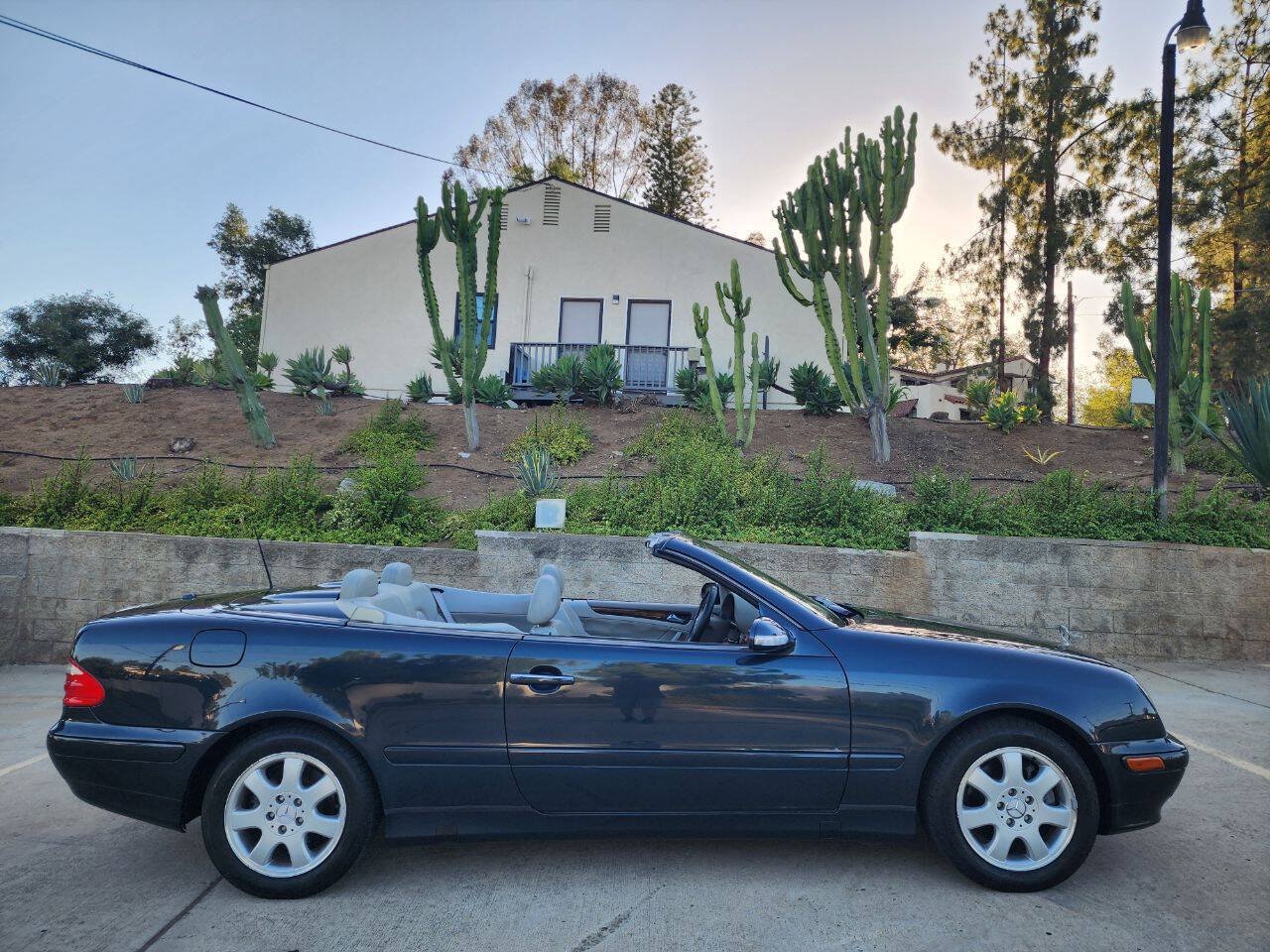 Used 2002 Mercedes-Benz CLK 320 Cabriolet image 4