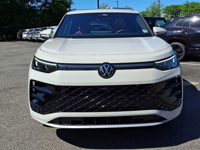 Used 2025 Volkswagen Tiguan SEL R-Line AWD/4WD image 3