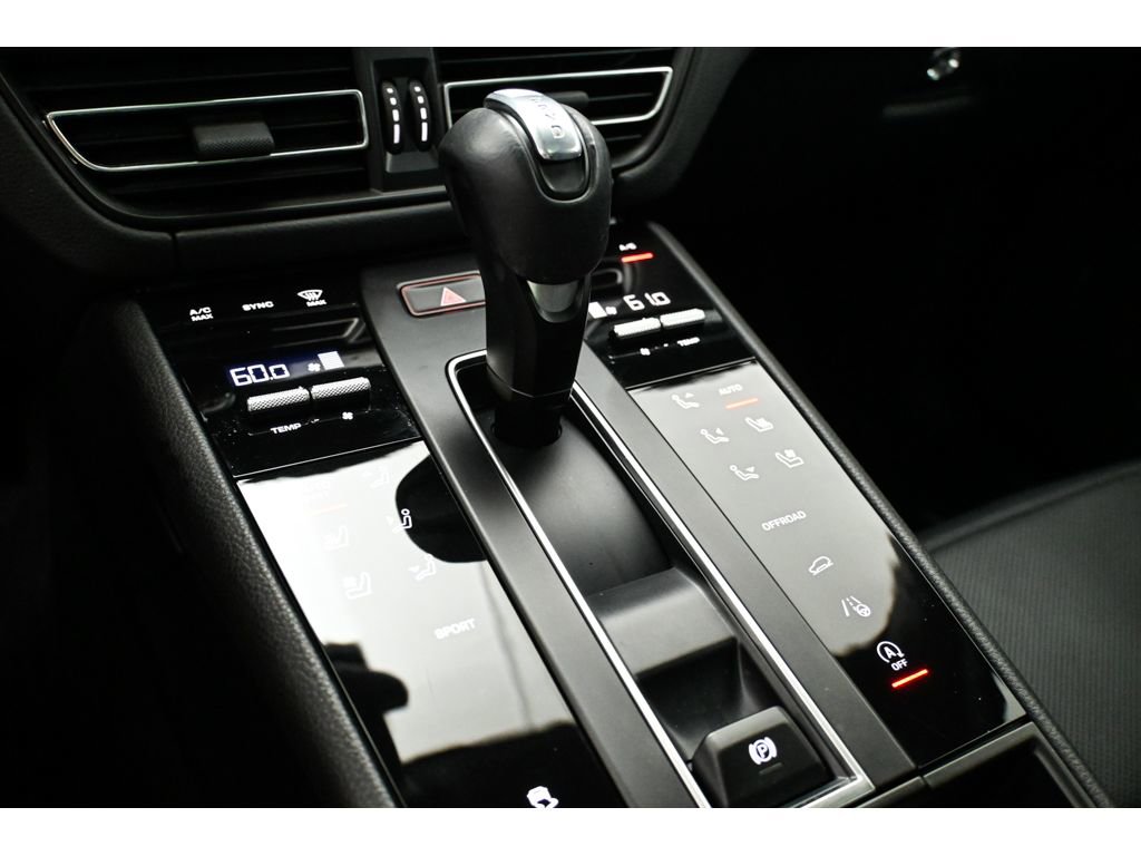Used 2024 Porsche Macan AWD/4WD image 16