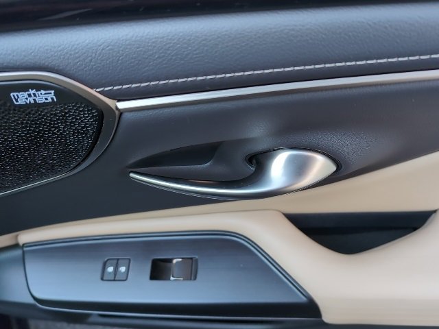 Used 2021 Lexus ES 300h w/ Luxury Package image 24