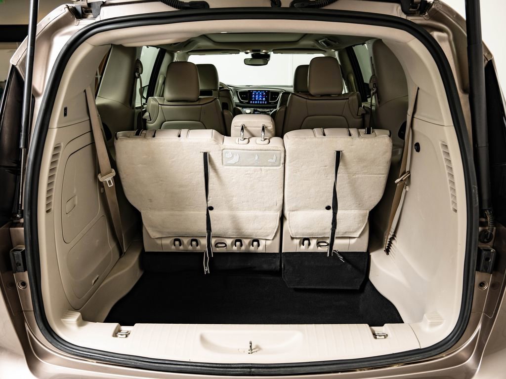 Used 2018 Chrysler Pacifica Limited w/ Advanced Safetytec Group FWD image 21