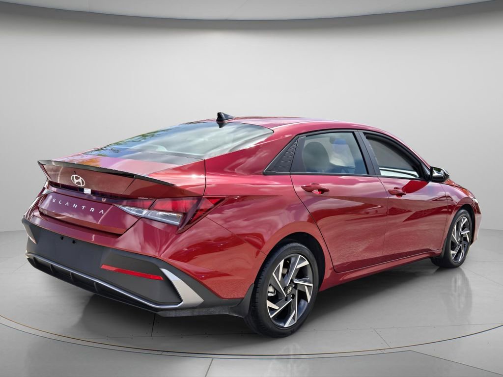 Certified 2025 Hyundai Elantra Sport image 8