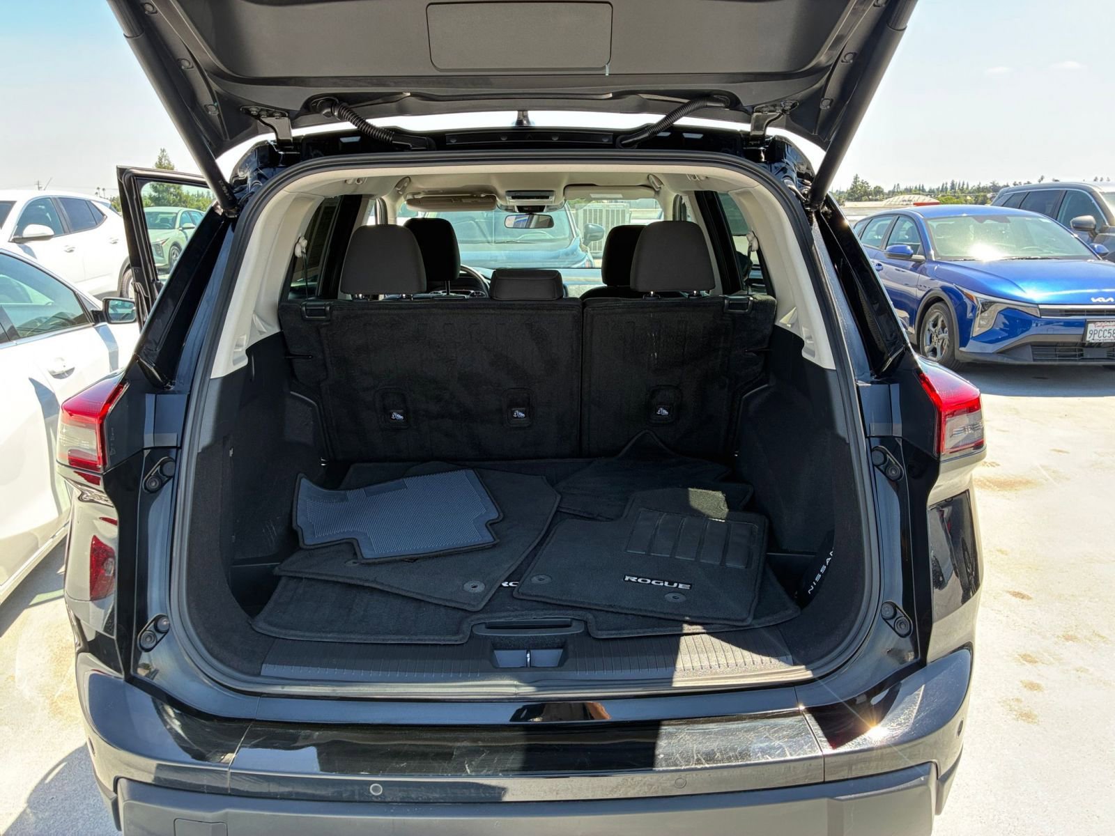 Used 2025 Nissan Rogue SV AWD/4WD image 33