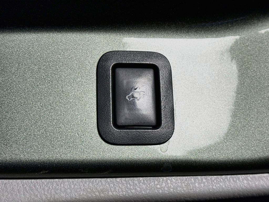 Certified 2018 Toyota Highlander Plus AWD/4WD image 28