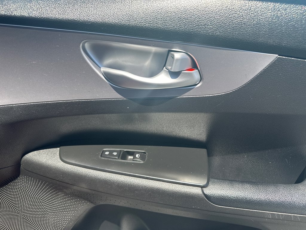 Used 2022 Kia Forte LXS w/ LXS Technology Package FWD image 11