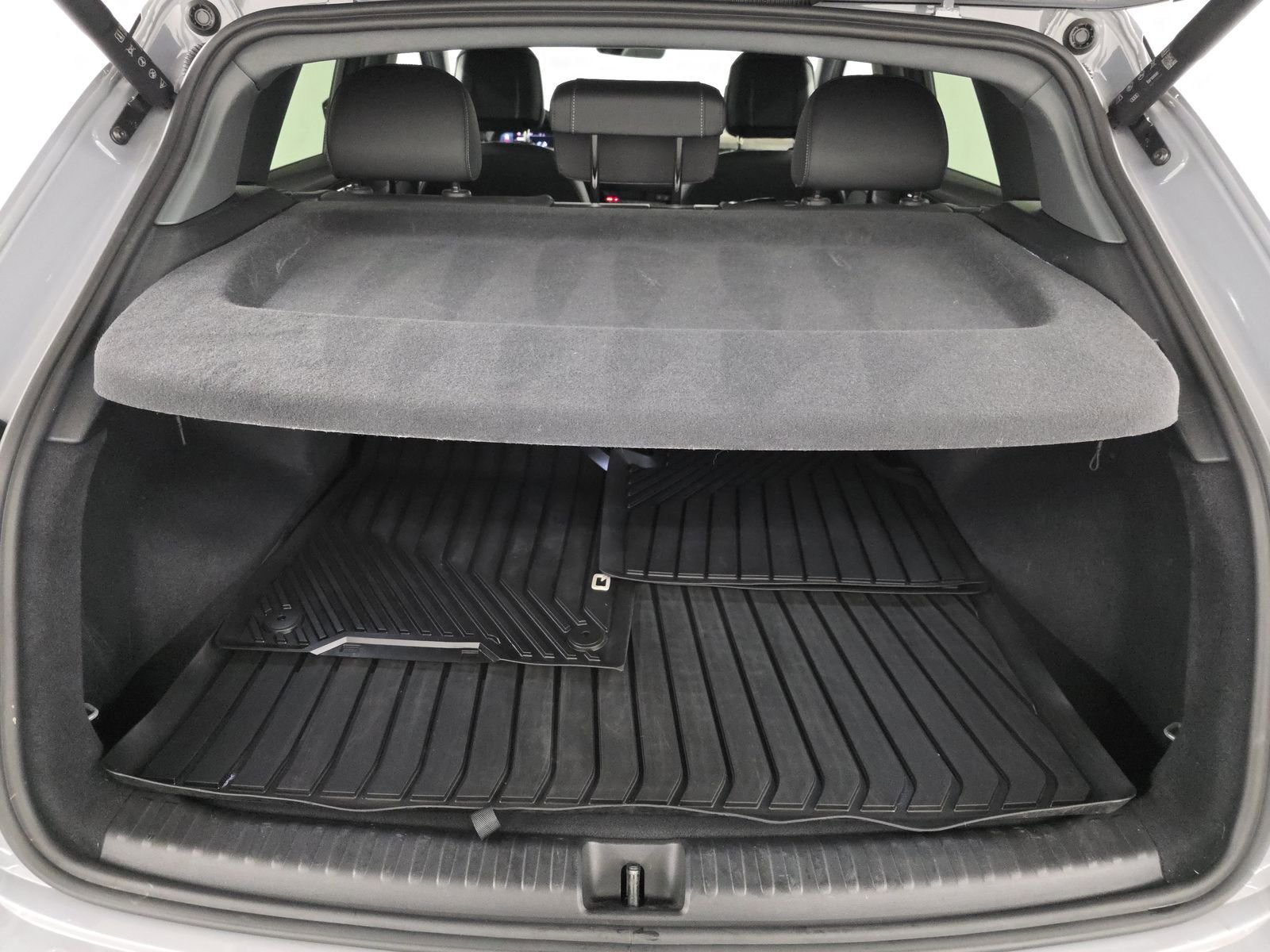 Used 2023 Audi Q4 e-tron Prestige AWD/4WD image 14