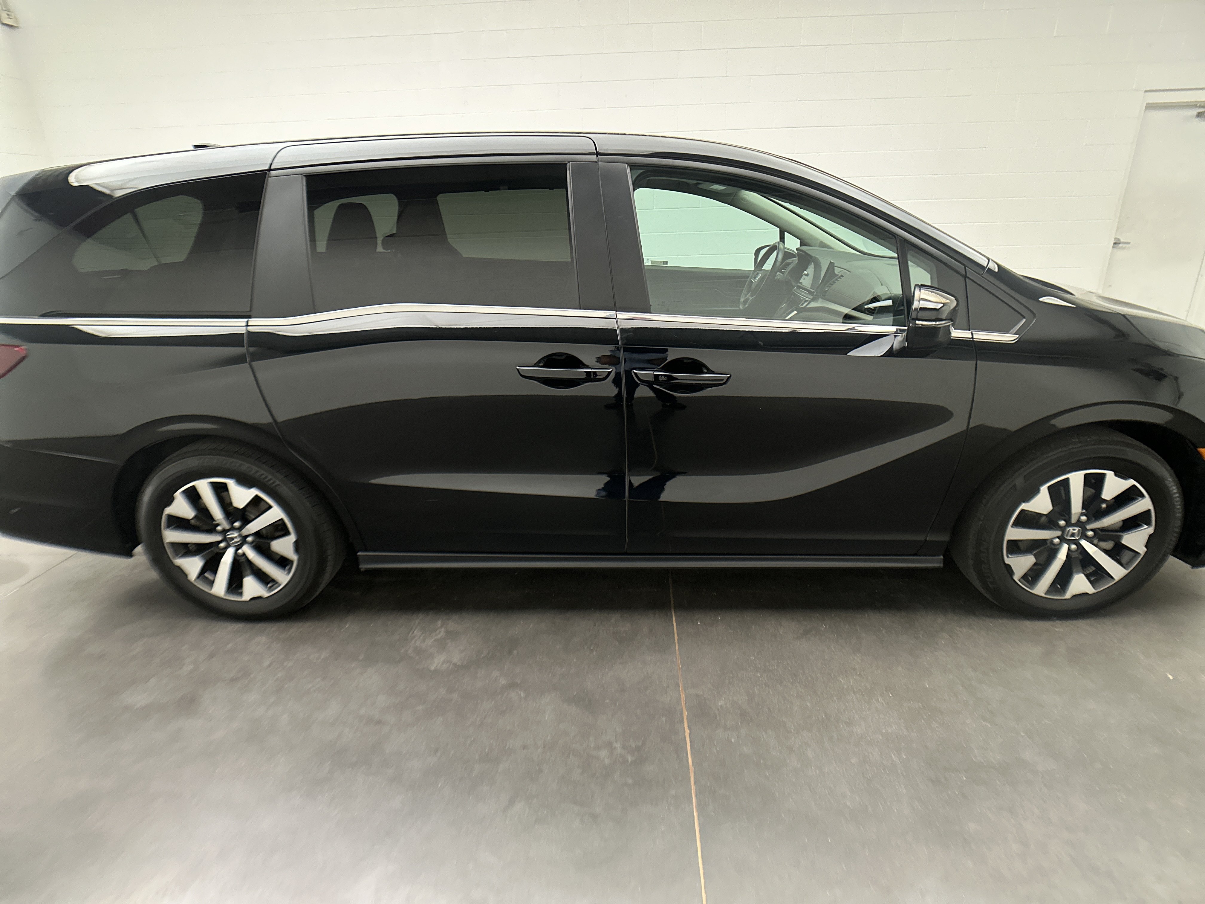 Used 2025 Honda Odyssey EX-L image 9