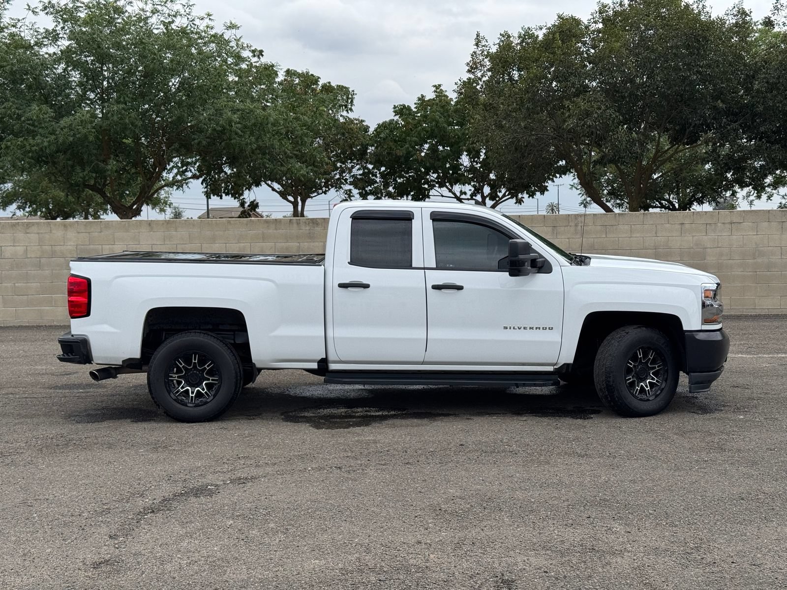 Used 2019 Chevrolet Silverado 1500 LD RWD image 2