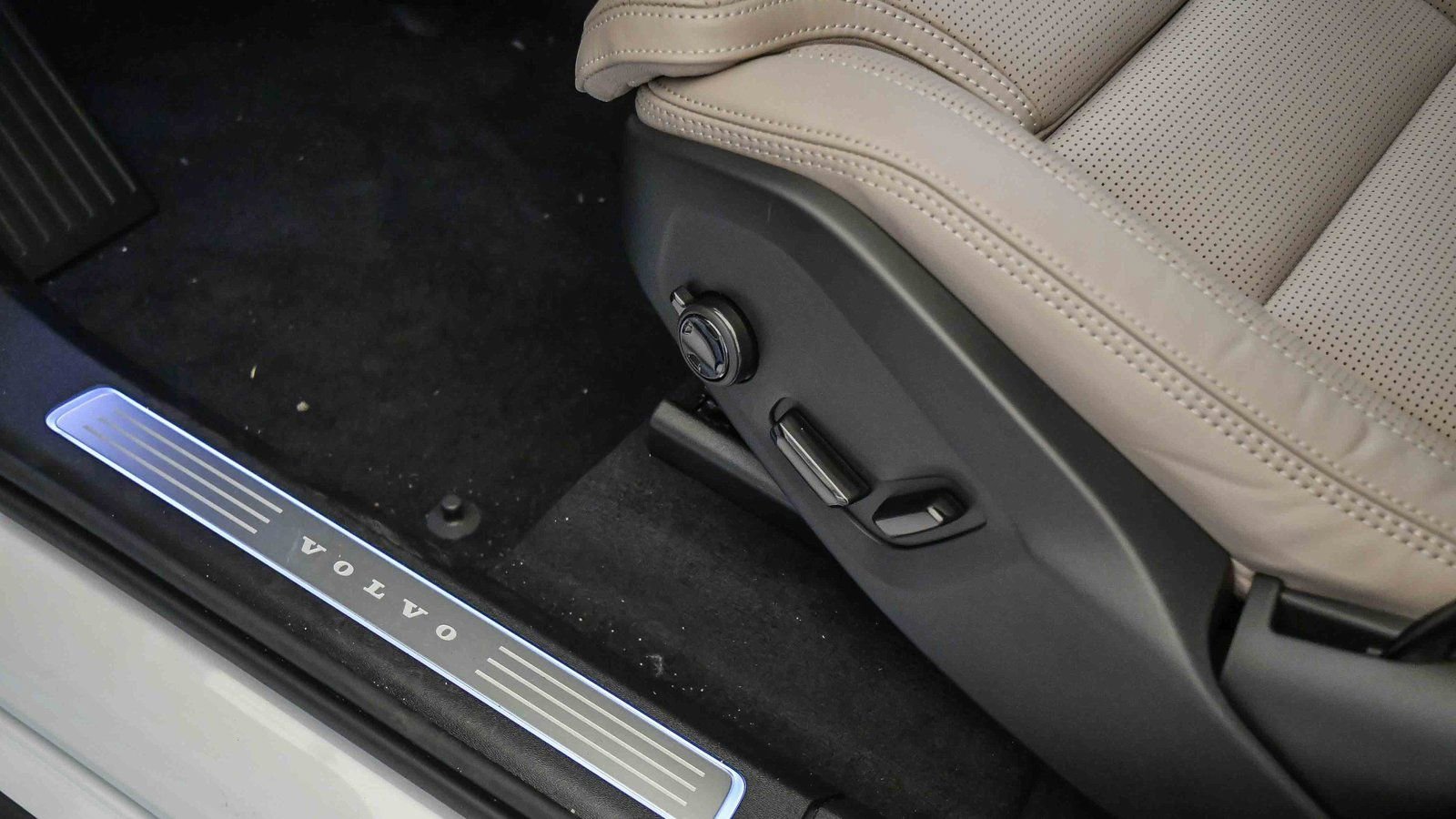 New 2026 Volvo XC90 T8 Ultra w/ Protection Package Premier image 26