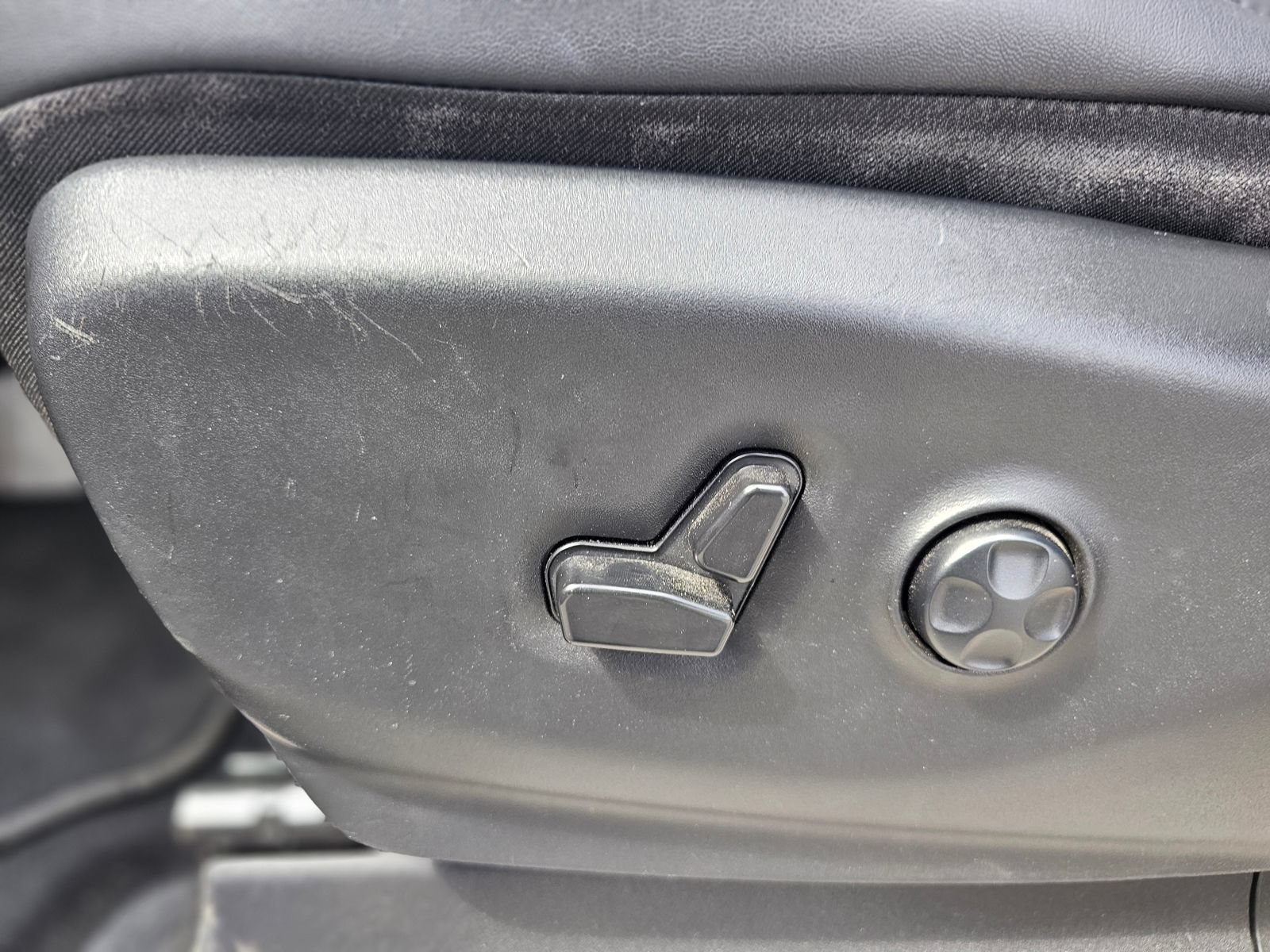 Used 2024 Chrysler Pacifica Limited FWD image 22
