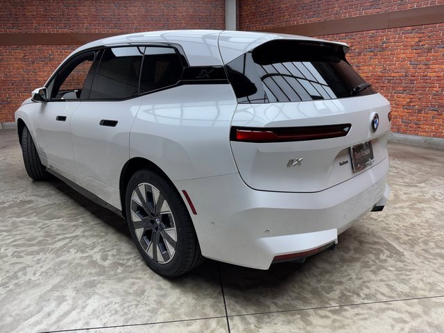 Used 2026 BMW iX xDrive45 image 3