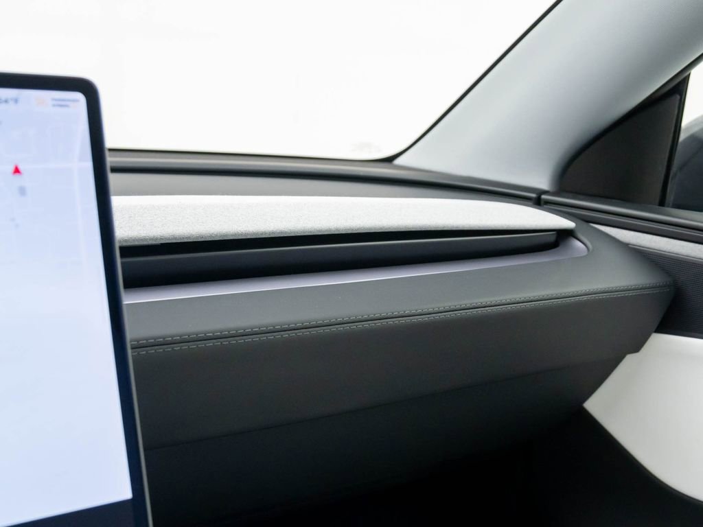 Used 2026 Tesla Model Y 2WD image 28