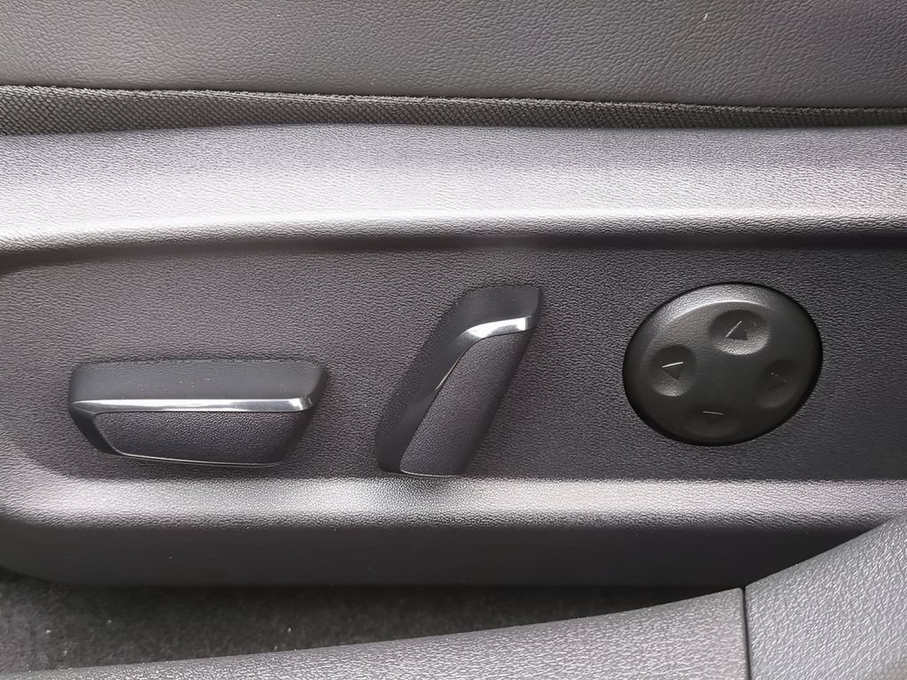 Certified 2026 Nissan Sentra SR w/ SR Premium Package FWD image 32