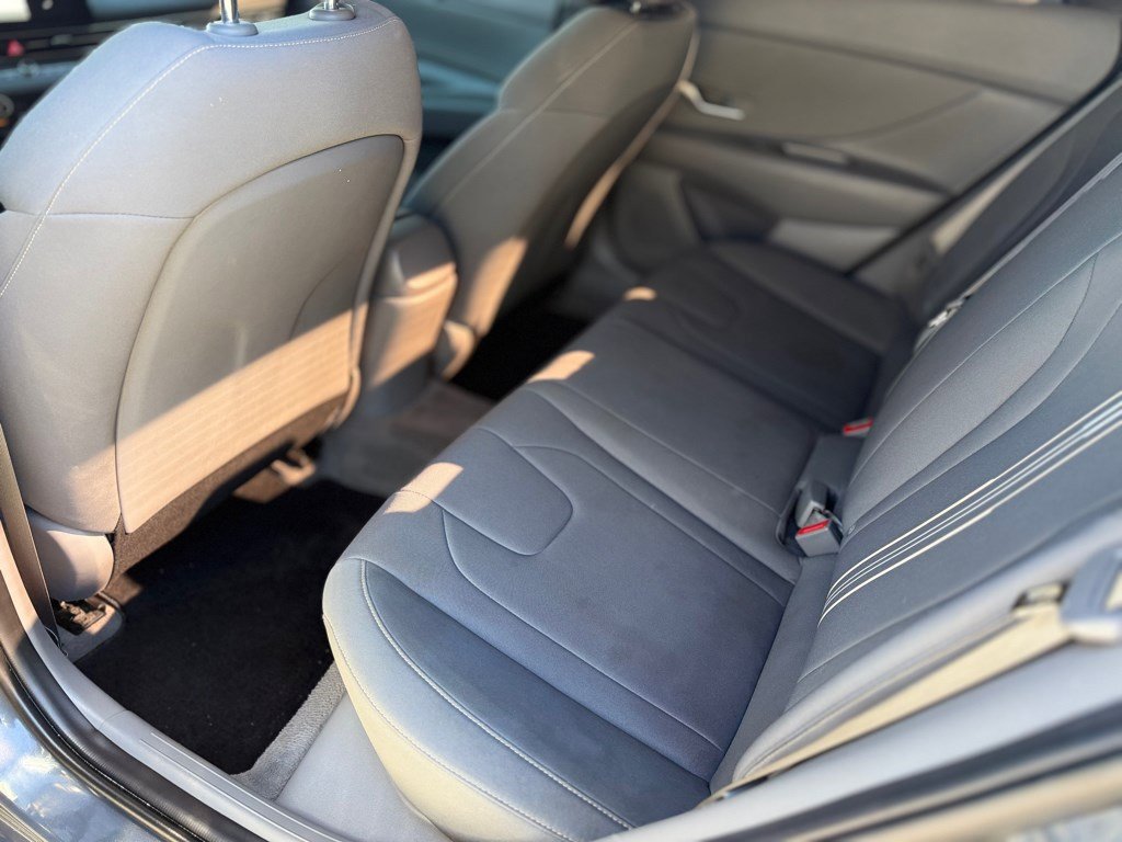 Used 2023 Hyundai Elantra SEL w/ Convenience Package image 16