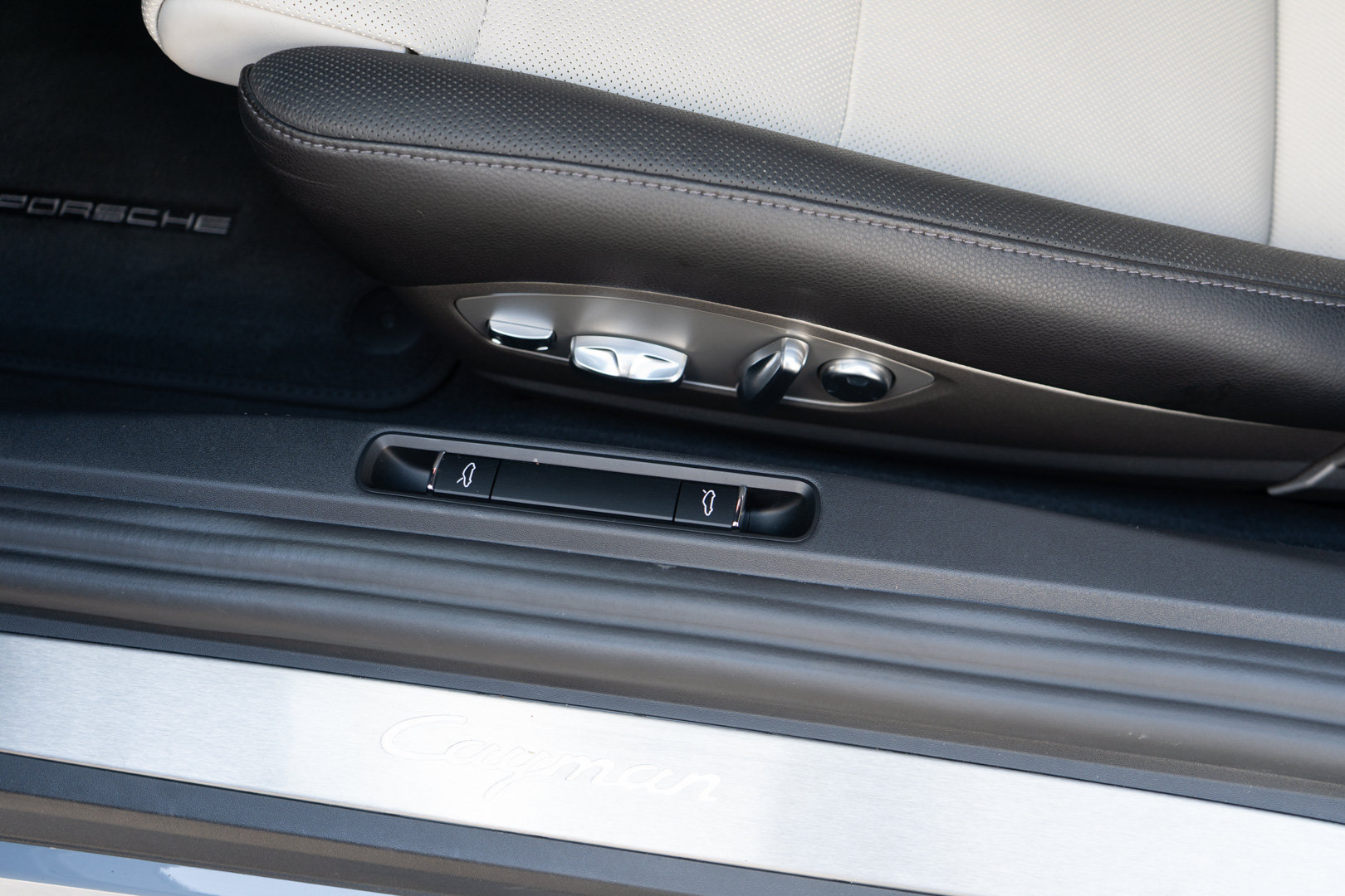 Used 2024 Porsche 718 Cayman RWD image 34