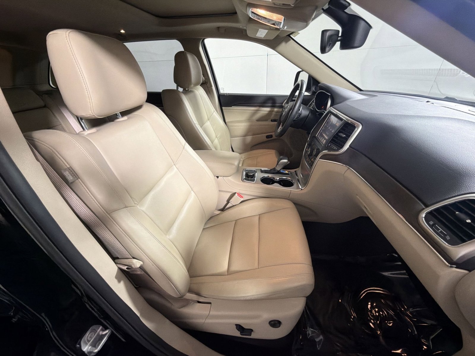 Used 2017 Jeep Grand Cherokee Limited image 26