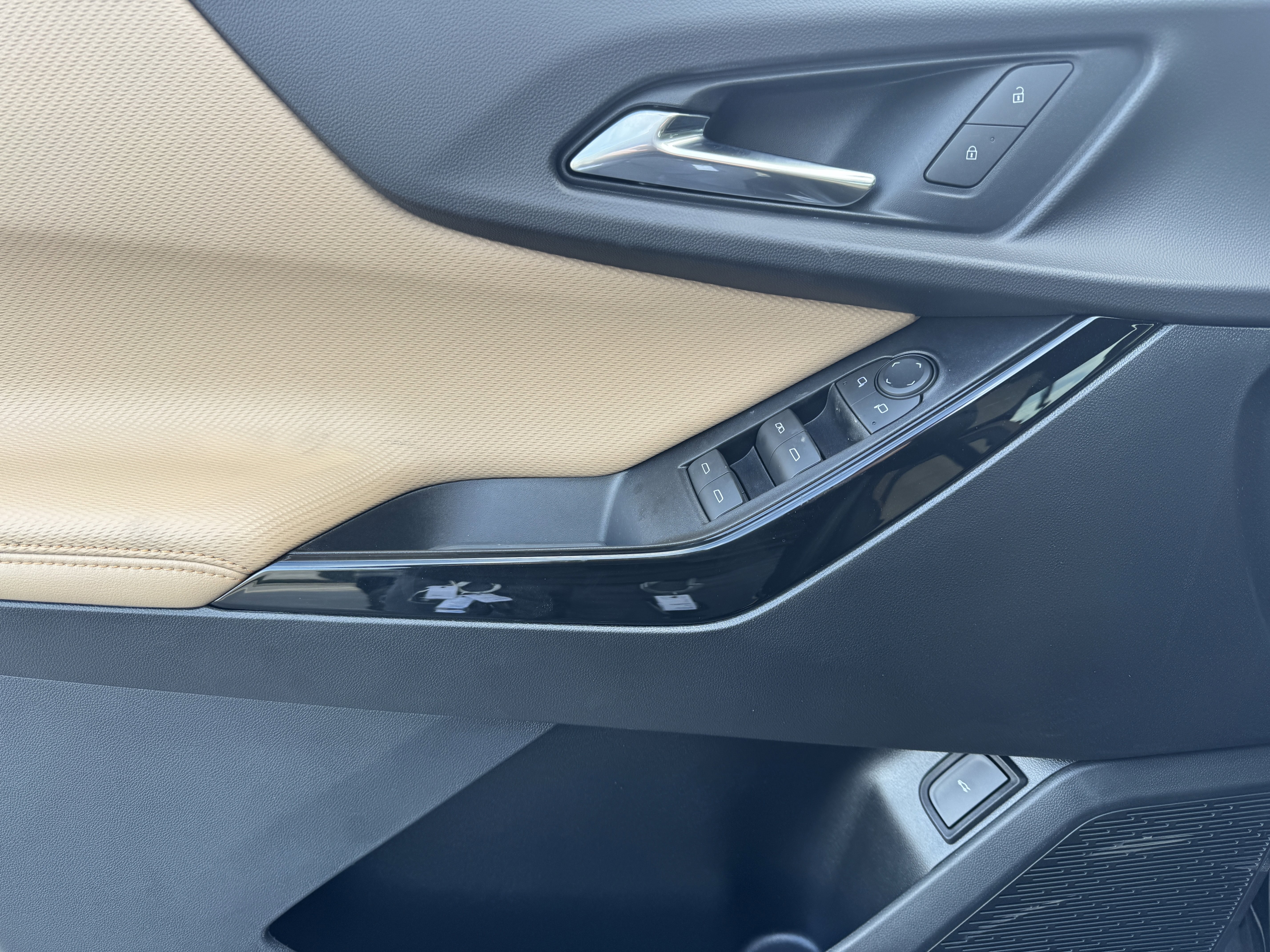 New 2026 Chevrolet Equinox ACTIV w/ Safety and Technology Package image 11