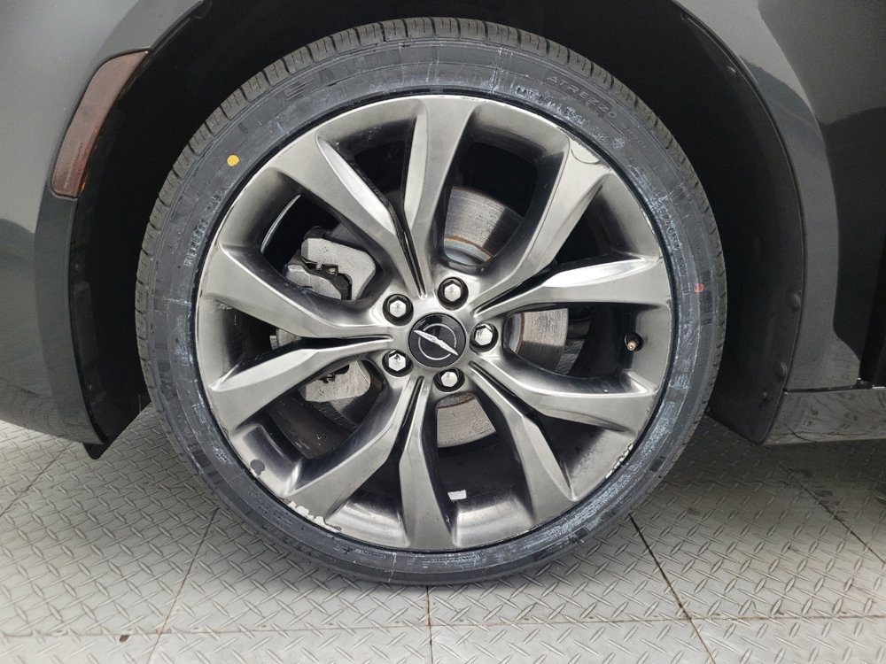 Used 2015 Chrysler 200 S w/ Navigation & Sound Group I image 31