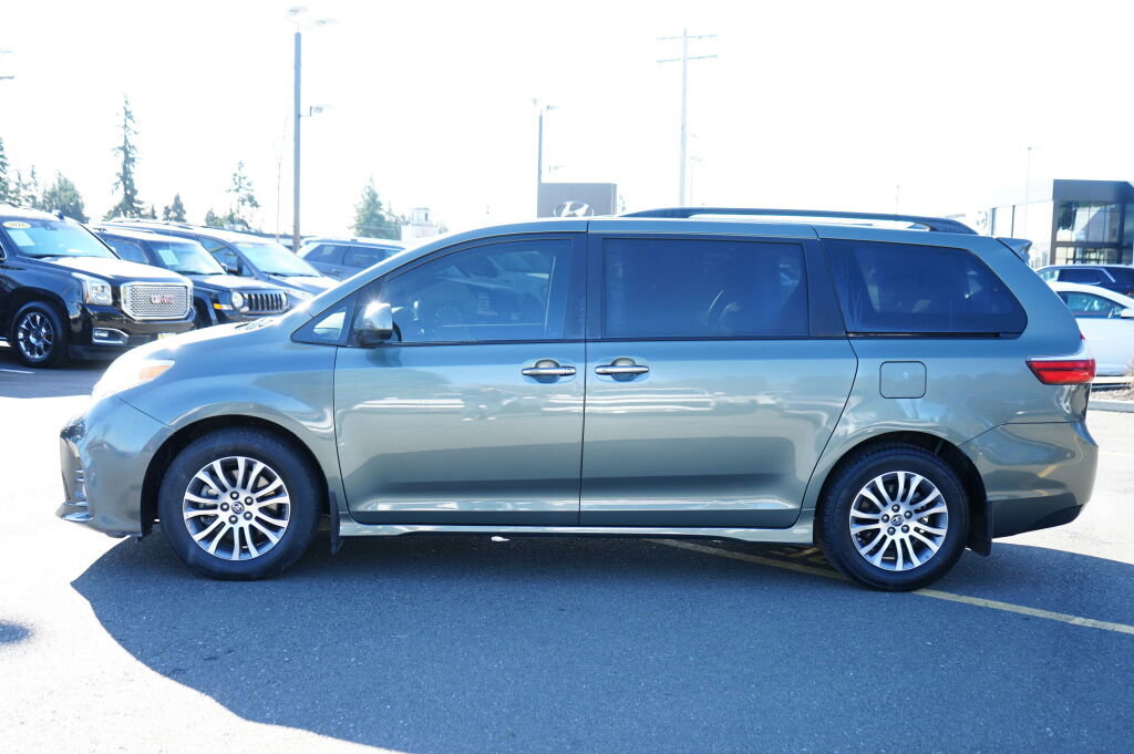 Used 2020 Toyota Sienna XLE w/ XLE Navigation Package image 10