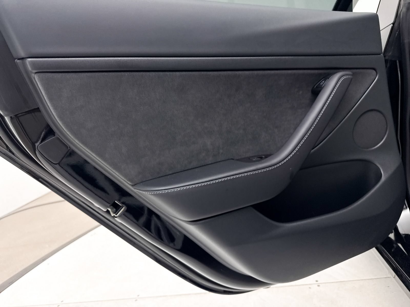 Used 2023 Tesla Model 3 Standard Range RWD image 32