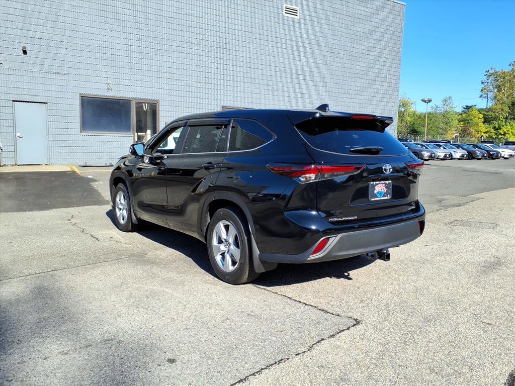 Certified 2024 Toyota Highlander LE AWD/4WD image 4