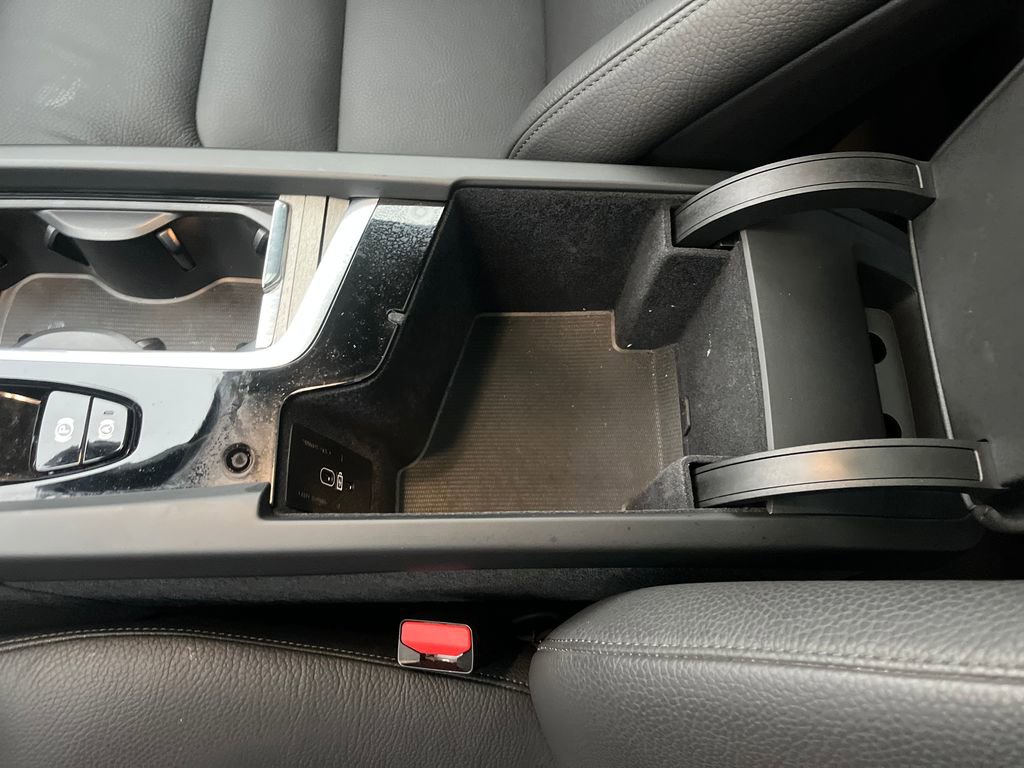 Used 2025 Volvo XC60 B5 Plus image 26