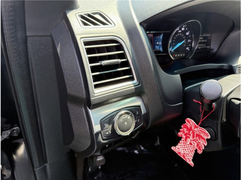 Used 2016 Ford Explorer Limited image 38