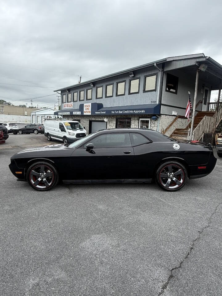 Used 2013 Dodge Challenger SXT RWD image 2