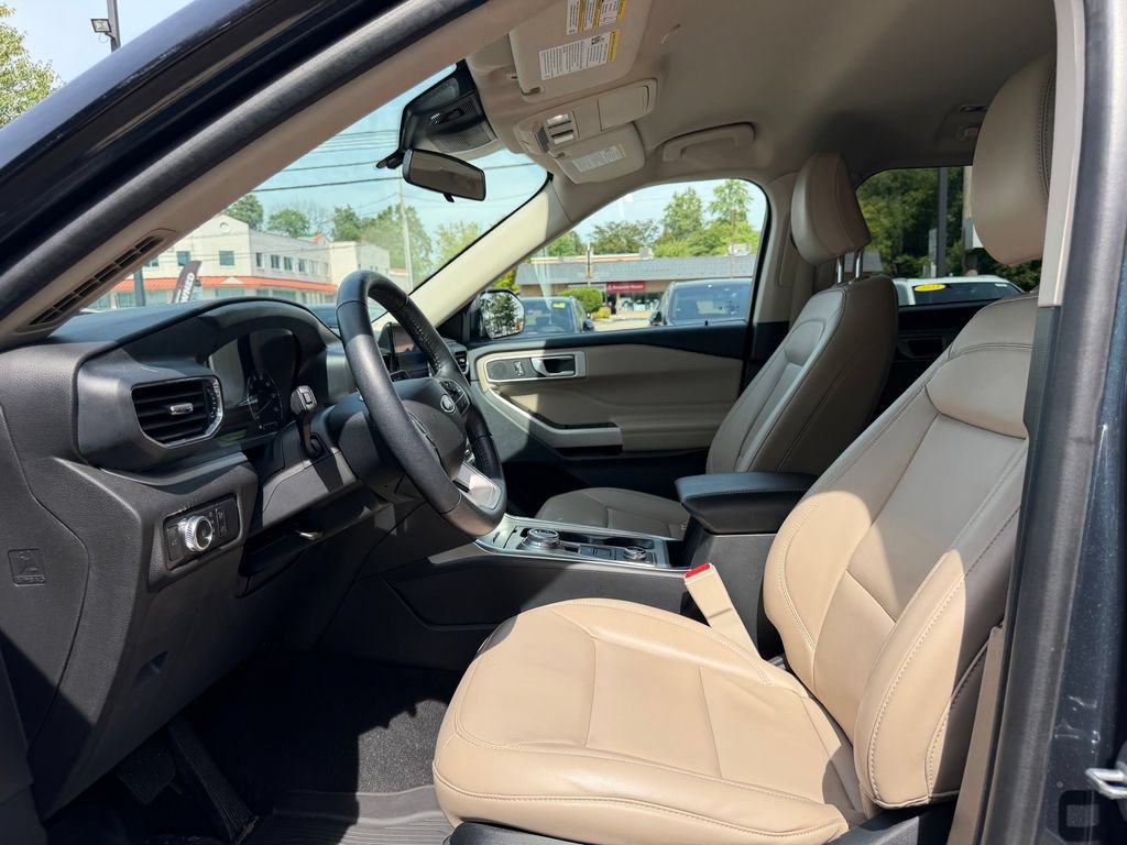 Used 2022 Ford Explorer XLT w/ Equipment Group 202A AWD/4WD image 17