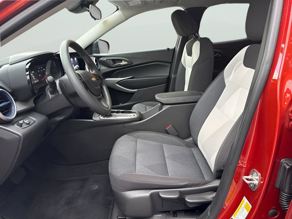 Used 2024 Chevrolet Trax LS FWD image 17