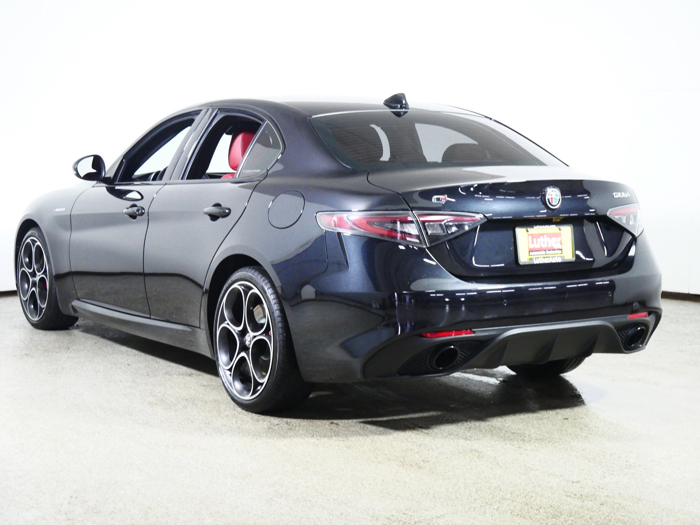 Used 2024 Alfa Romeo Giulia Veloce image 5