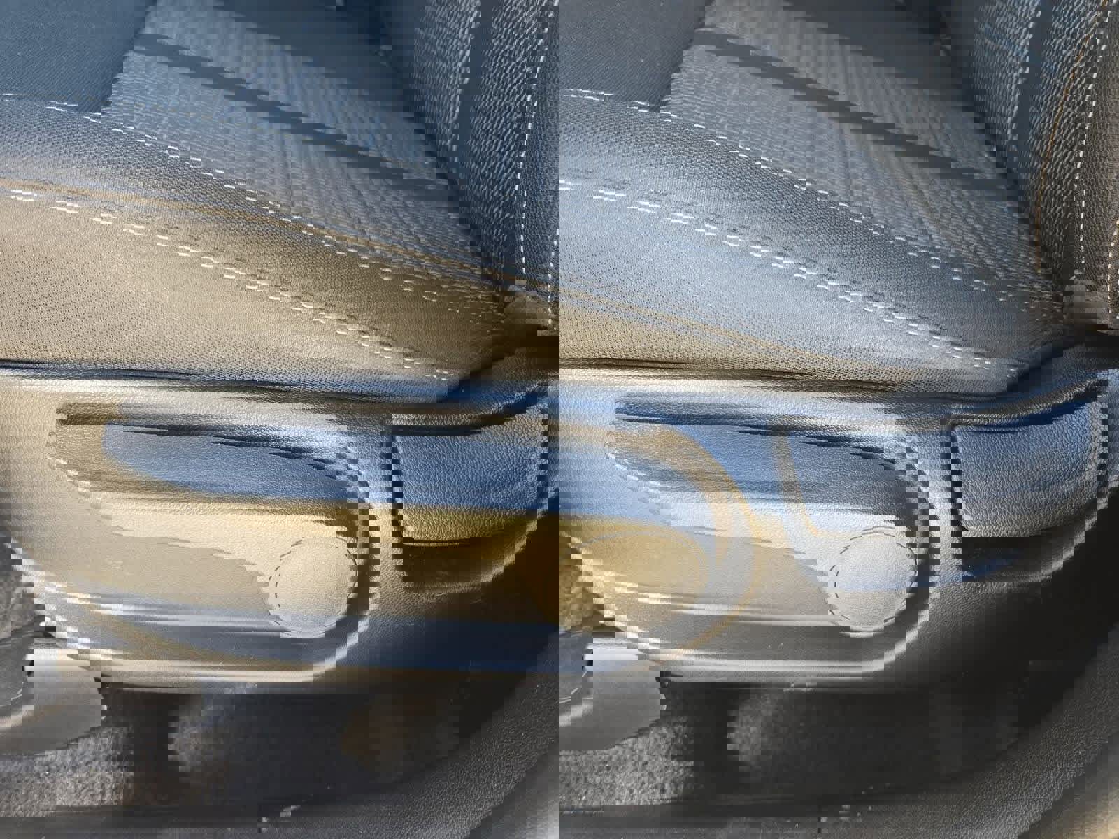 Certified 2025 Kia Sorento LX image 16