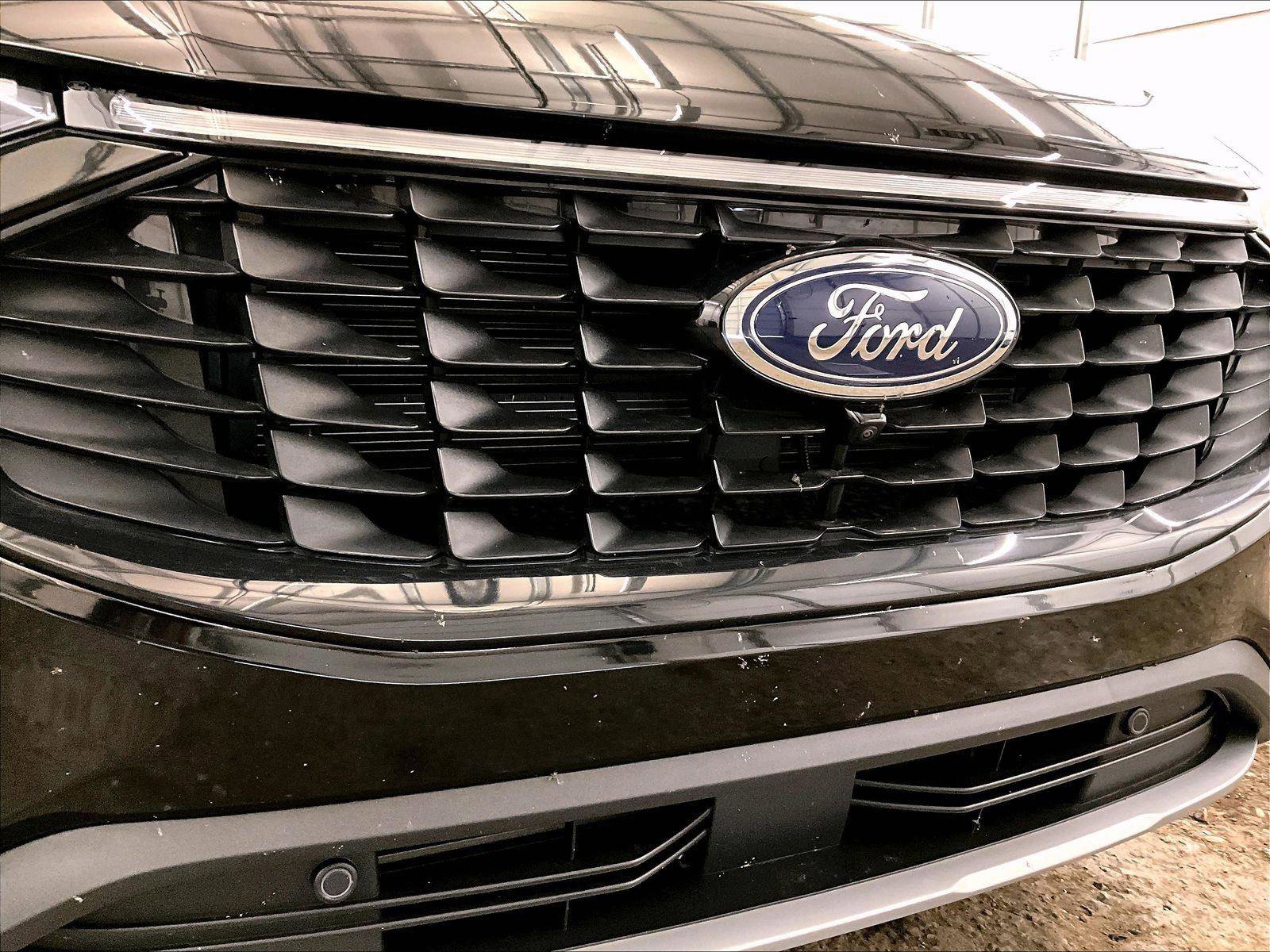 Used 2024 Ford Escape Platinum w/ Premium Technology Package AWD/4WD image 29