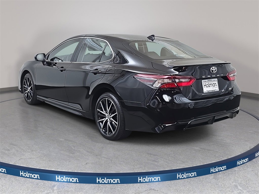 Used 2024 Toyota Camry SE image 4