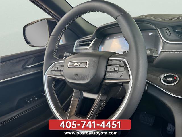 Used 2025 Jeep Grand Cherokee Limited w/ Black Appearance Package AWD/4WD image 38