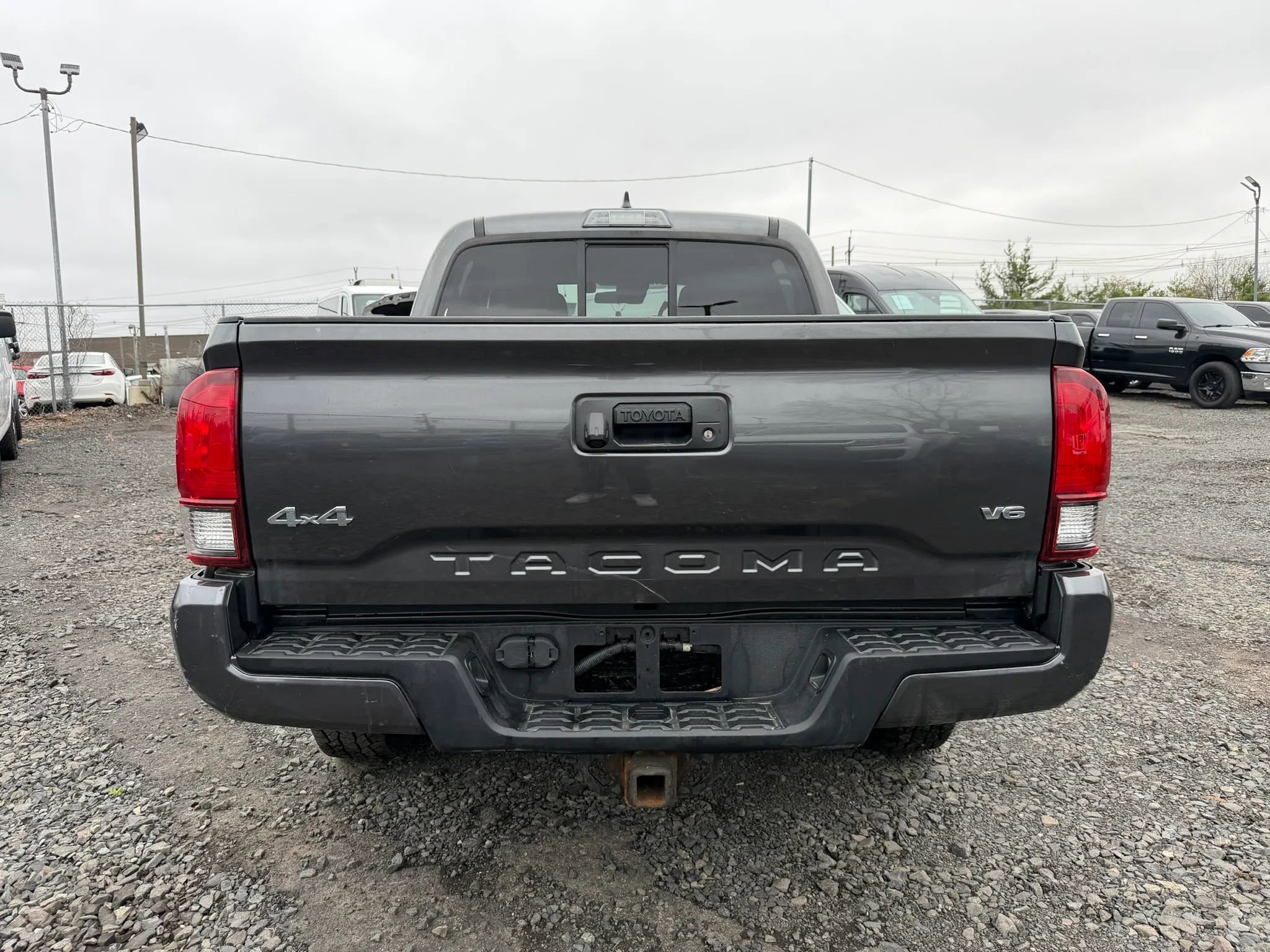 Used 2019 Toyota Tacoma SR w/ SR Convenience Package AWD/4WD image 4