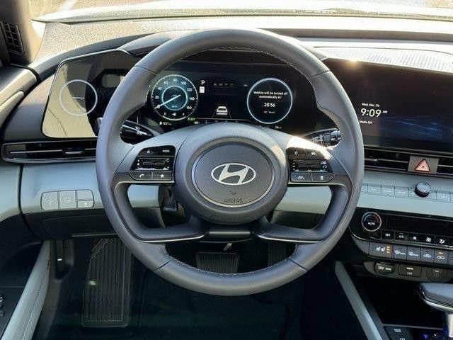 Used 2025 Hyundai Elantra Limited FWD image 8