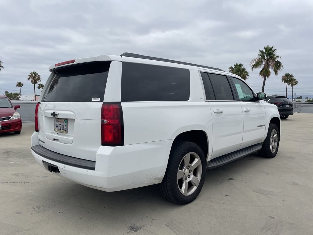 Used 2016 Chevrolet Suburban LT RWD image 2