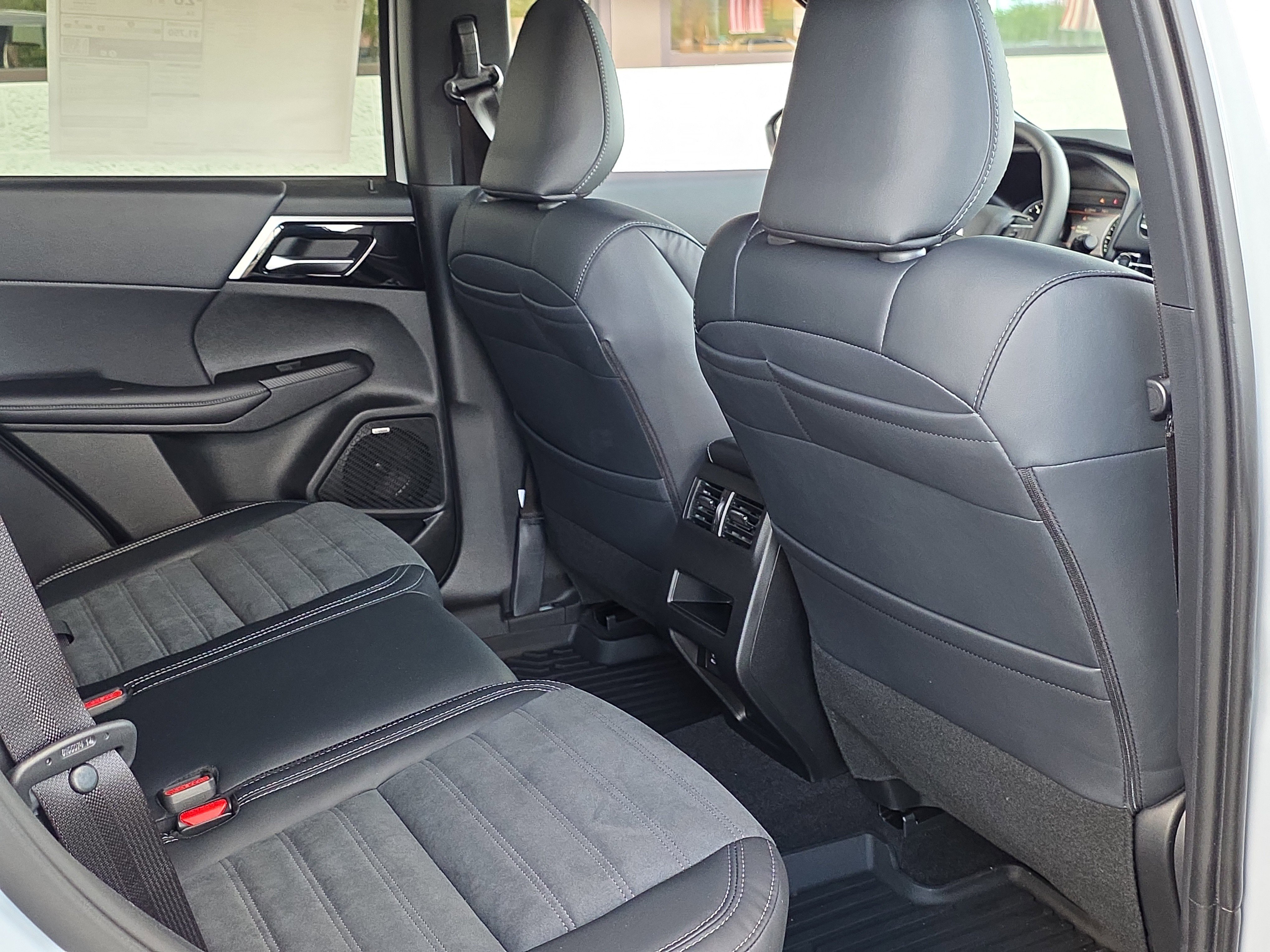 New 2026 Mitsubishi Outlander LE FWD image 31