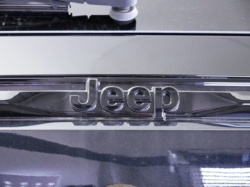 Certified 2024 Jeep Grand Cherokee Altitude image 13