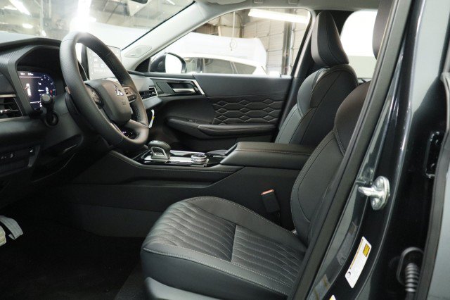 New 2026 Mitsubishi Outlander SEL FWD image 6