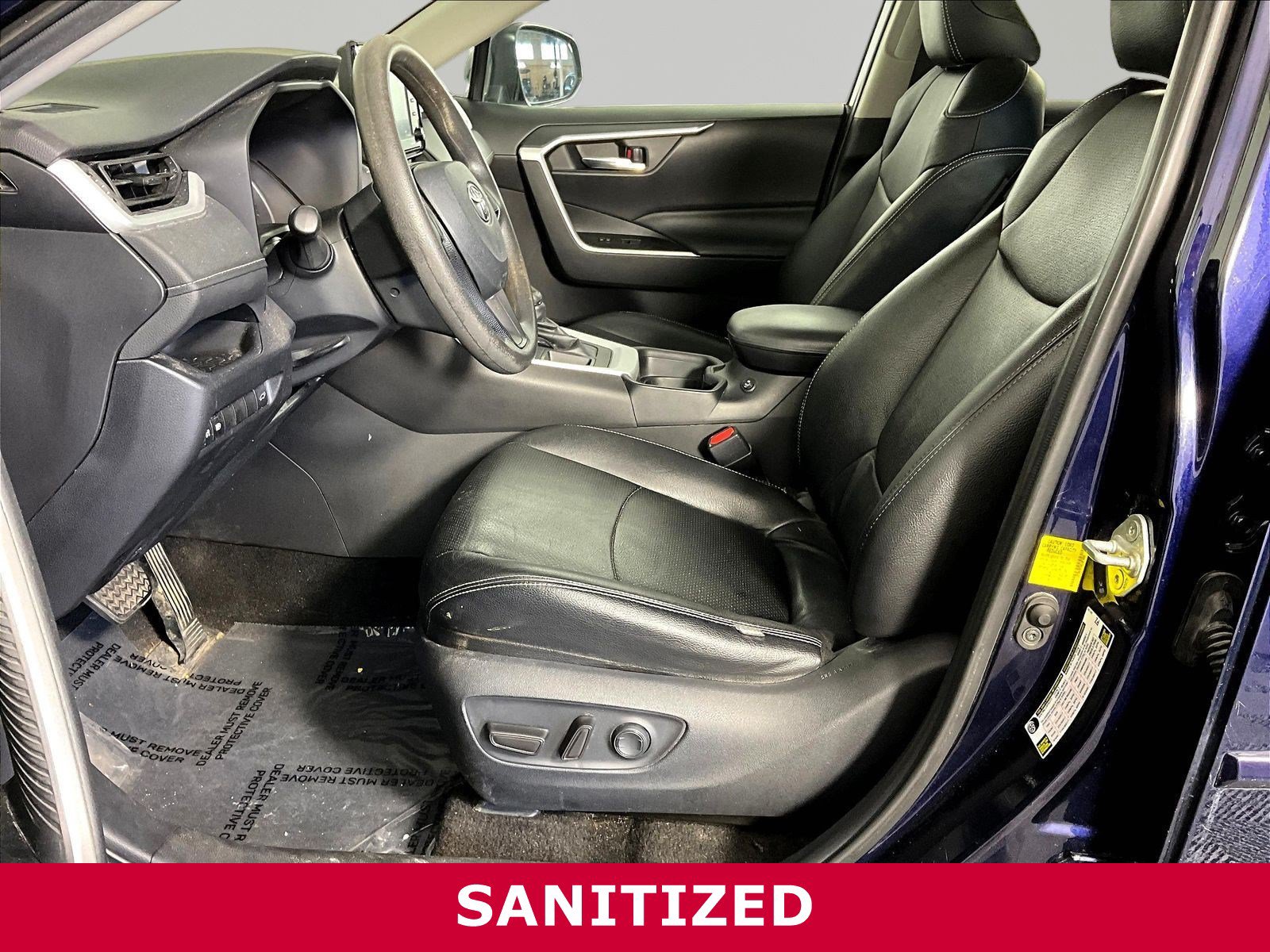 Used 2020 Toyota RAV4 XLE w/ Convenience Package FWD image 17