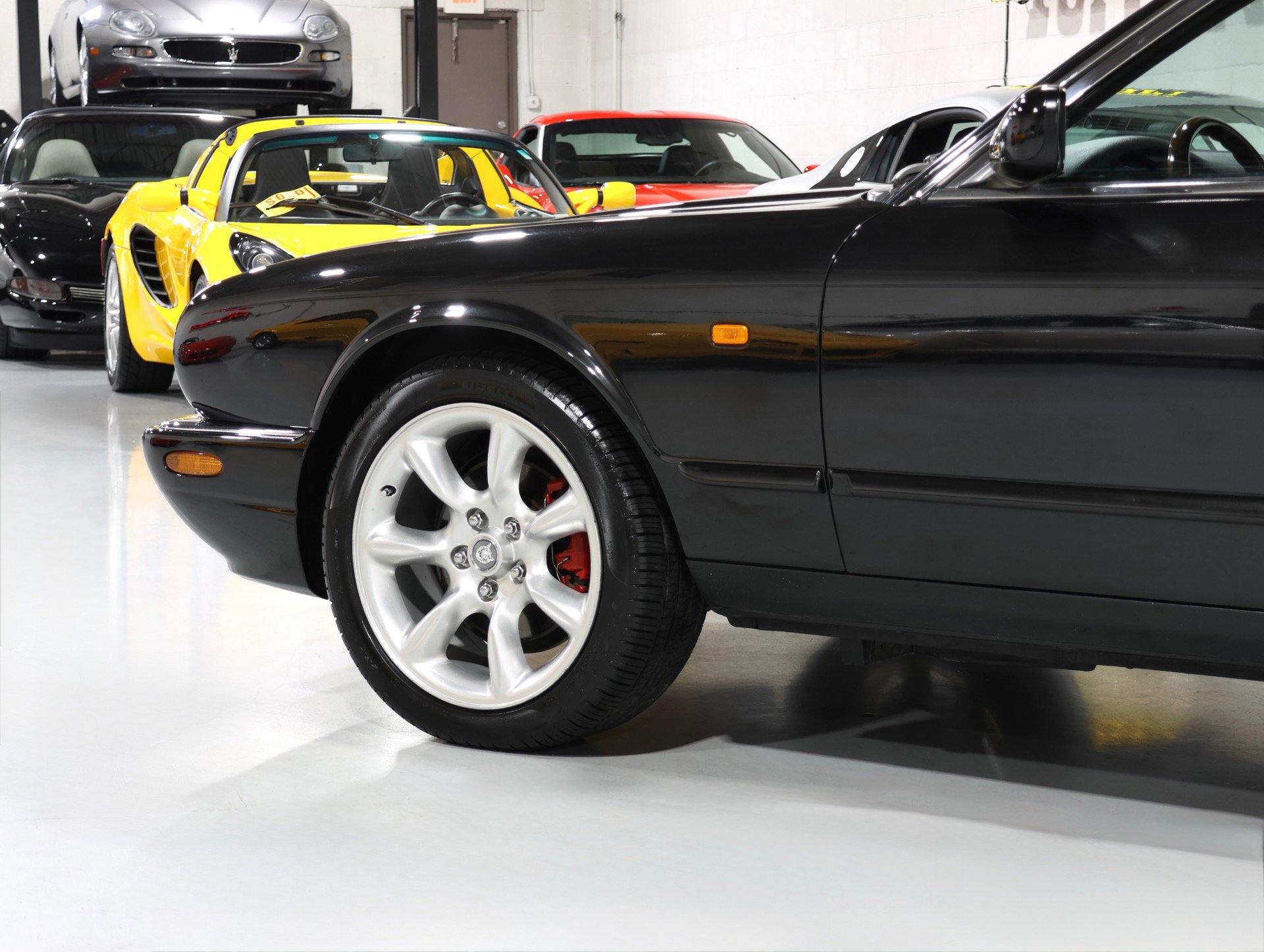 Used 1998 Jaguar XJ8 RWD image 32