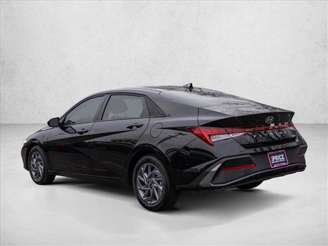 Certified 2025 Hyundai Elantra Blue image 7