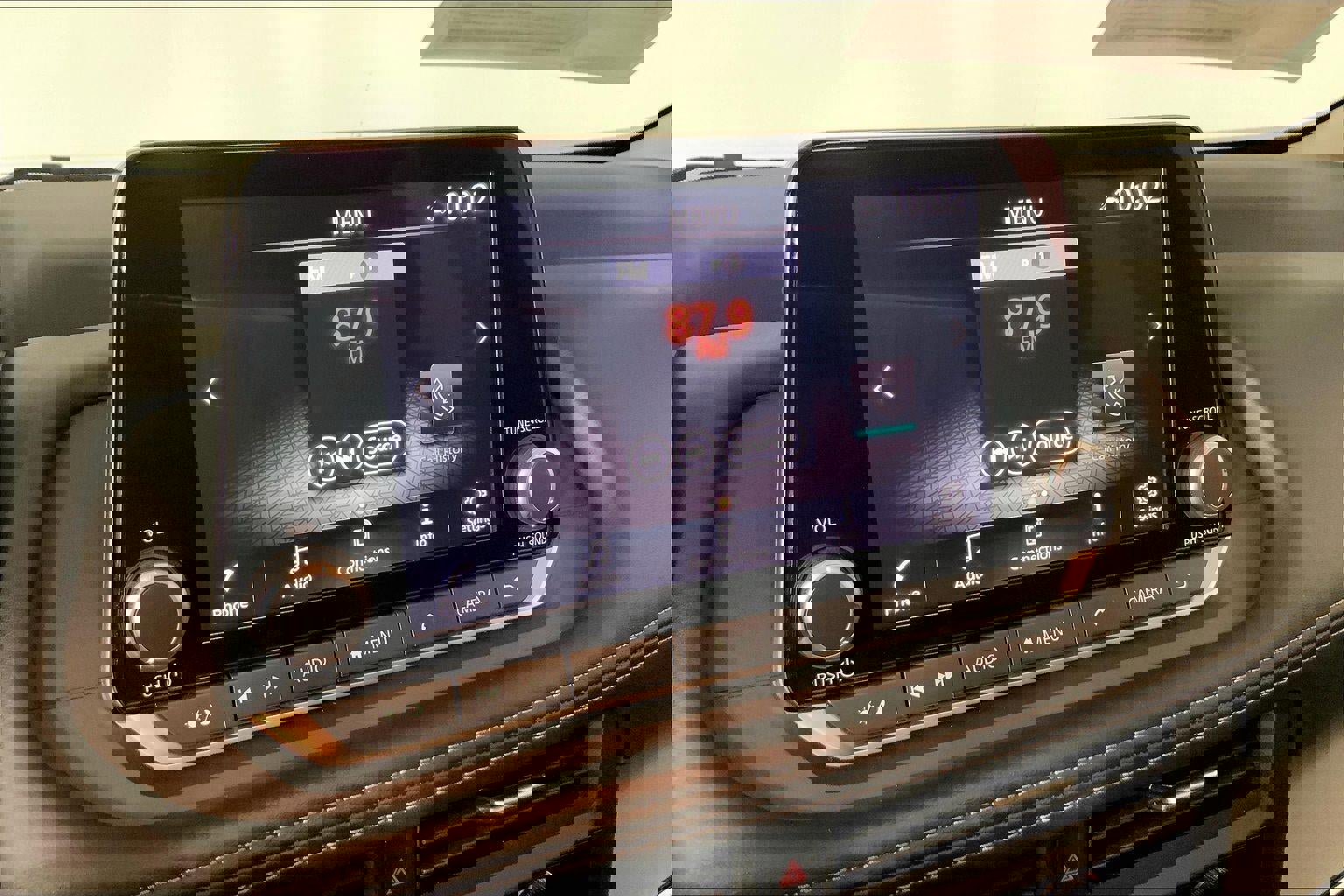 Used 2025 Nissan Rogue SV image 6