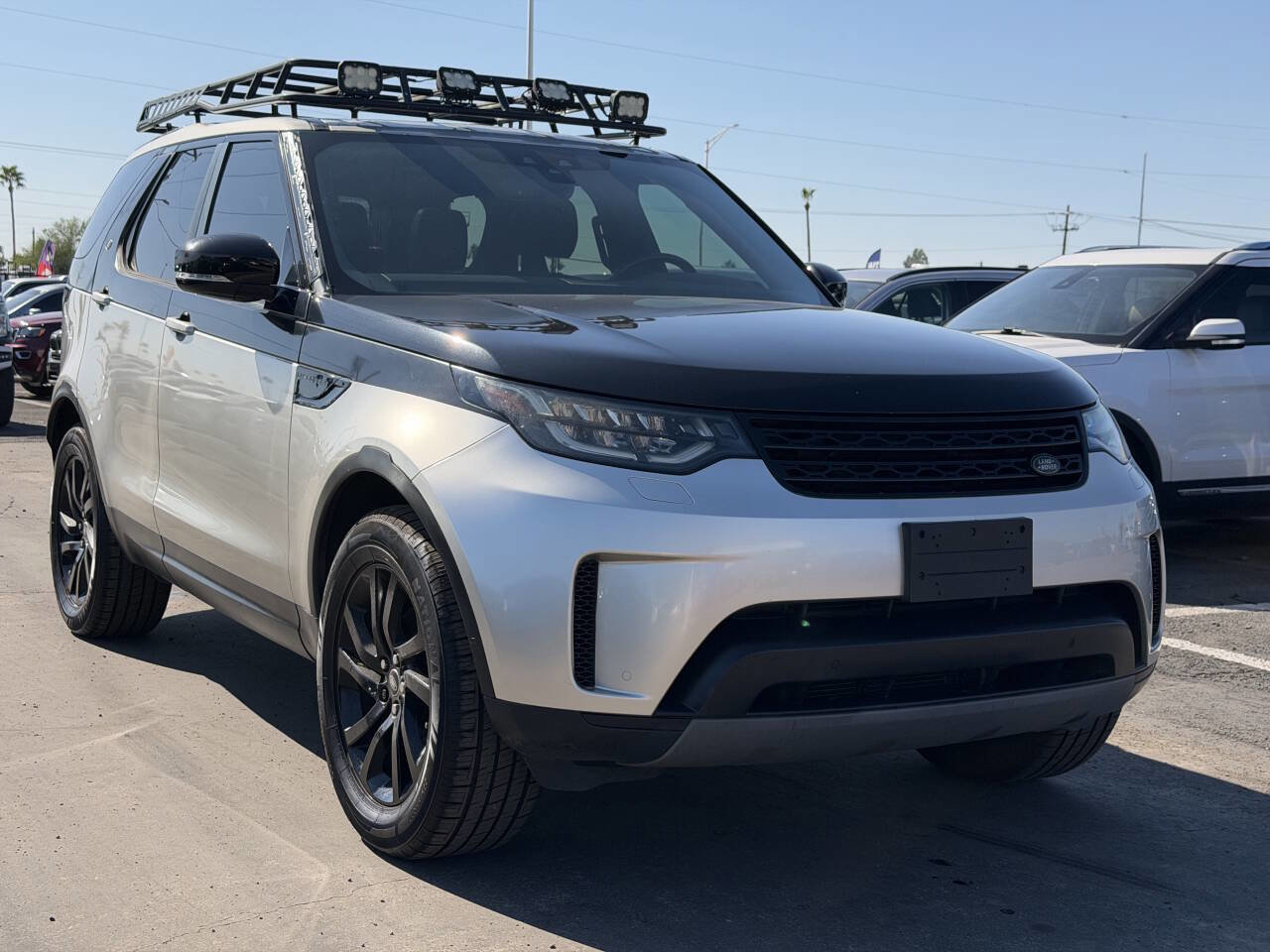 Used 2017 Land Rover Discovery SE image 5