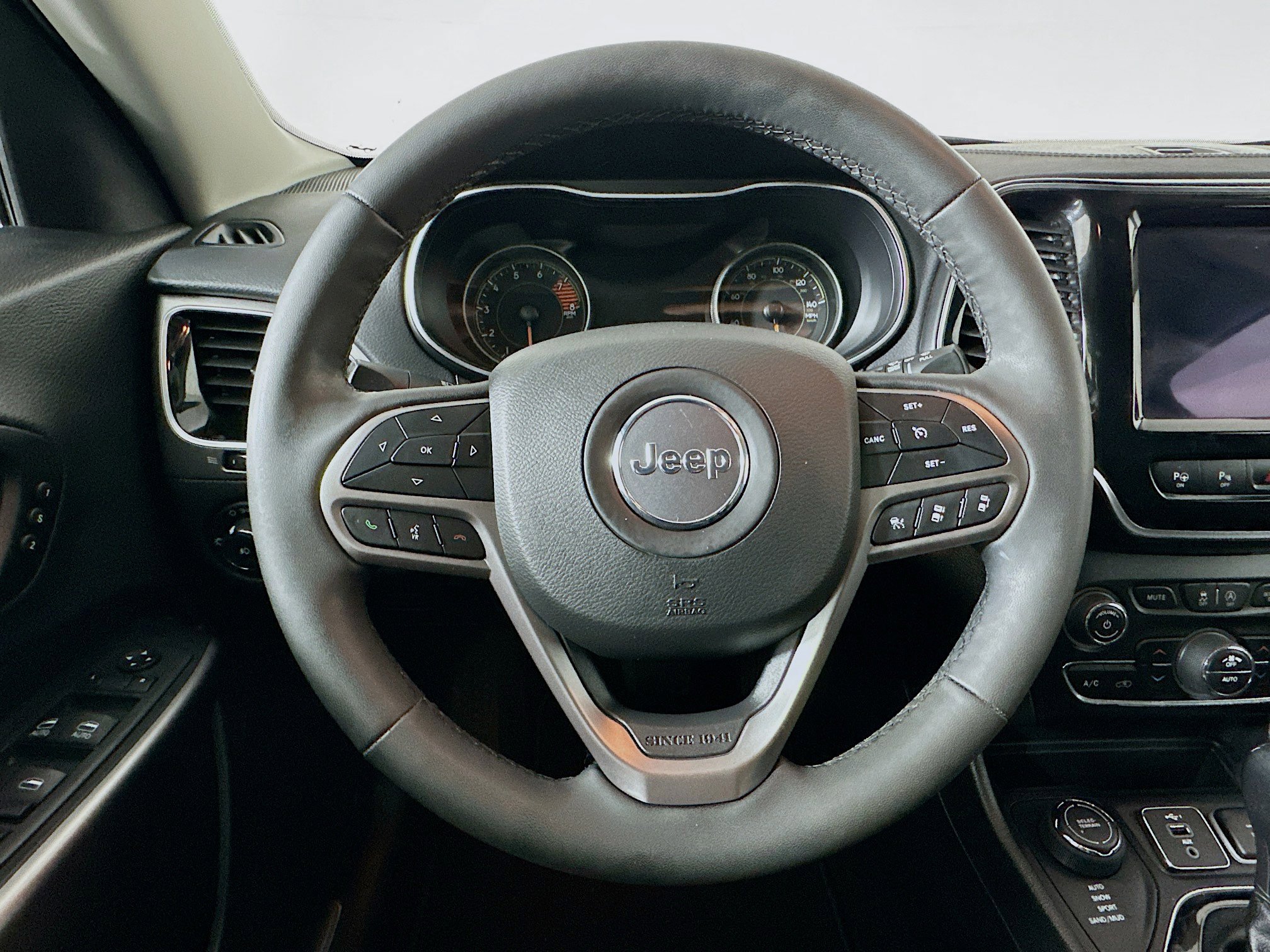 Used 2021 Jeep Cherokee Limited image 18