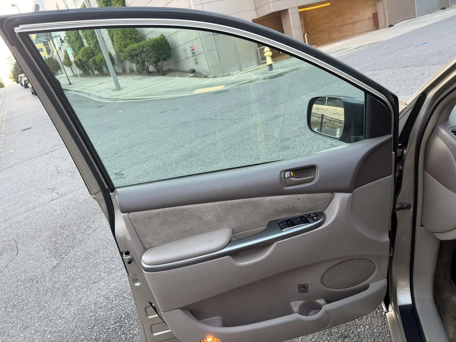 Used 2007 Toyota Sienna CE FWD image 32