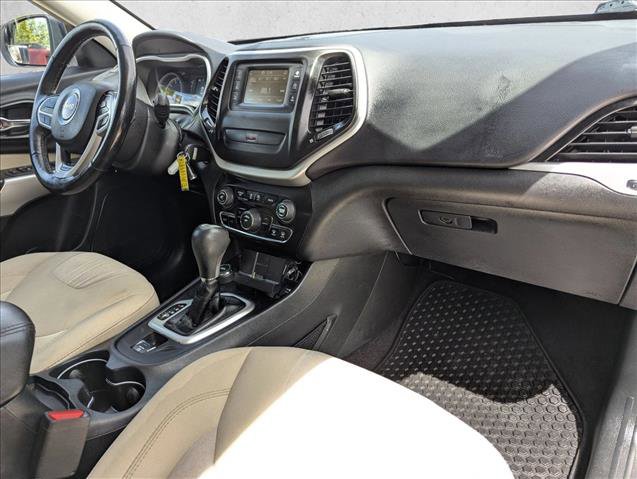 Used 2018 Jeep Cherokee Latitude w/ Cold Weather Group AWD/4WD image 21